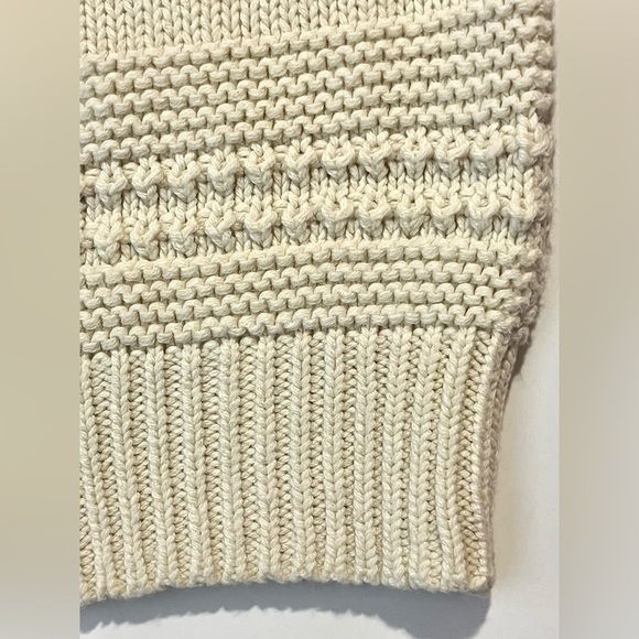 Universal Thread Women’s Cream Knit Warm Cozy Sweater Size Small - Picture 11 of 14